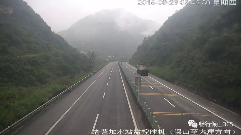 杭瑞高速公路保山往德宏永昌隧道至潞江大桥为连续16公里长下坡急弯