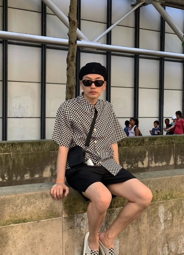 "娃娃鱼"李东辉西装亮眼,雅痞风格十足,这是理想男友
