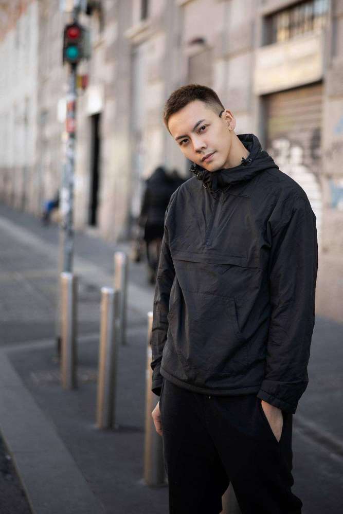 港味十足的痞帅男陈伟霆自制寸头造型