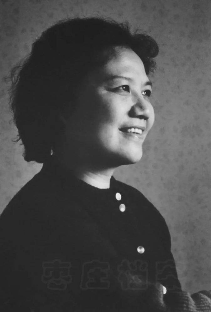 1984年作家,诗人柯岩(李江树摄.