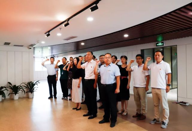 我校党委到深圳市党群服务中心参观学习