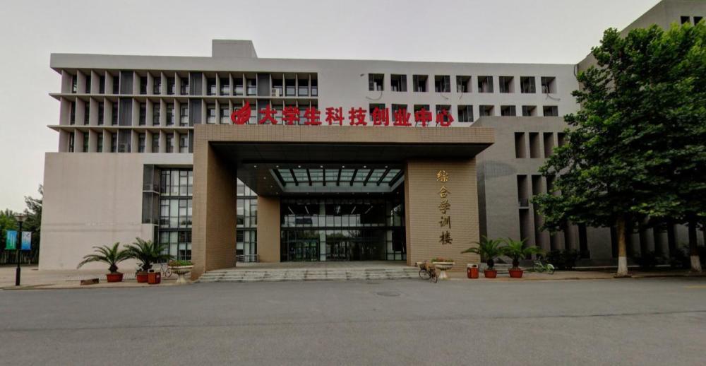 这所学校被称为专科中的"小清华",名称像本科大学