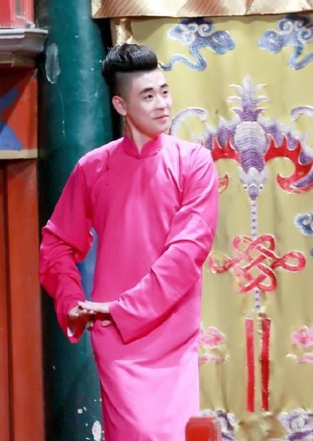 不变的德云华服 蜕变的小辫儿张云雷 回归8周年 长衫