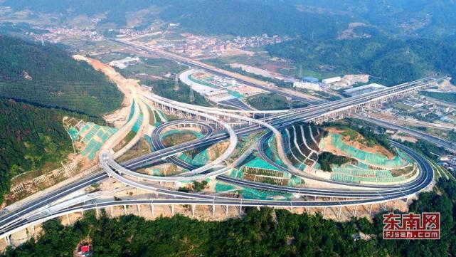 由中铁十四局三公司承建的我省在建最大互通式立交——宁古高速公路图片