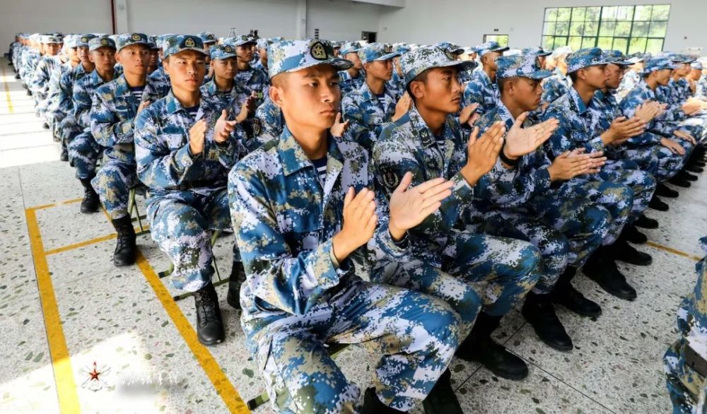 壮观海军陆战队某旅千余新兵正式开训