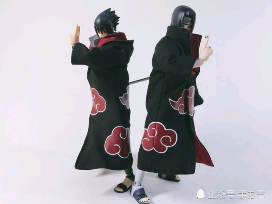 晓袍去看,这些手办本身的素质也都是非常出众的,佐助与鼬的还原度可以