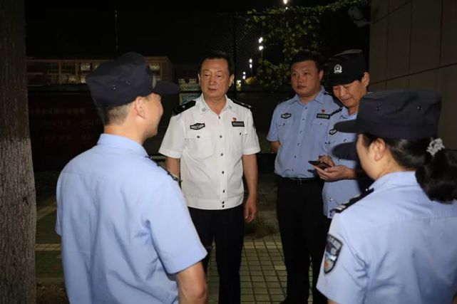 荆州警方出动226人突袭清查 一夜抓走72人(图6)