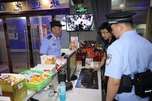 荆州警方出动226人突袭清查 一夜抓走72人(图9)
