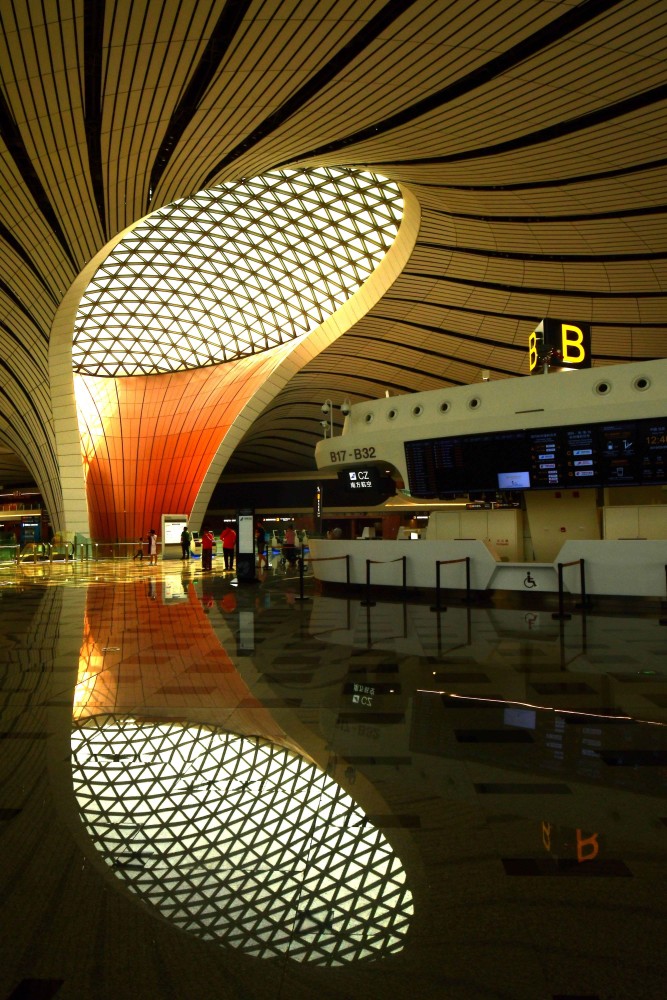 美不胜收的北京大兴国际机场 内部设计极具"骨感"美