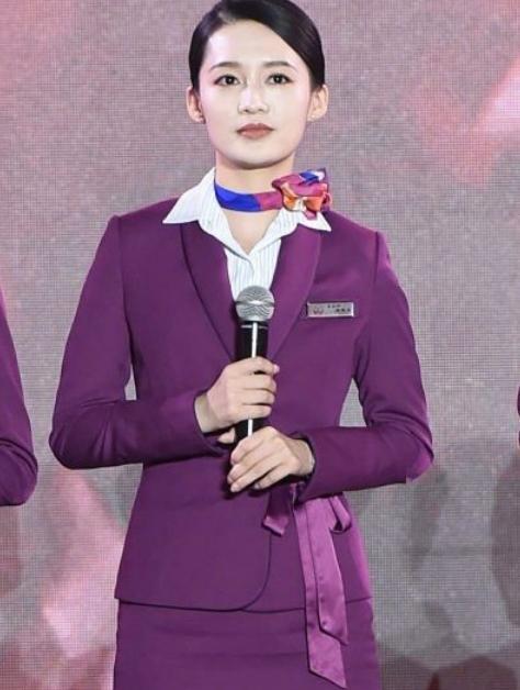 中国机长首映李沁空姐形象让人大爱网友太好看了