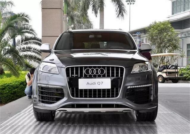 到店实拍奥迪q7 v12柴油版,257万高等价位