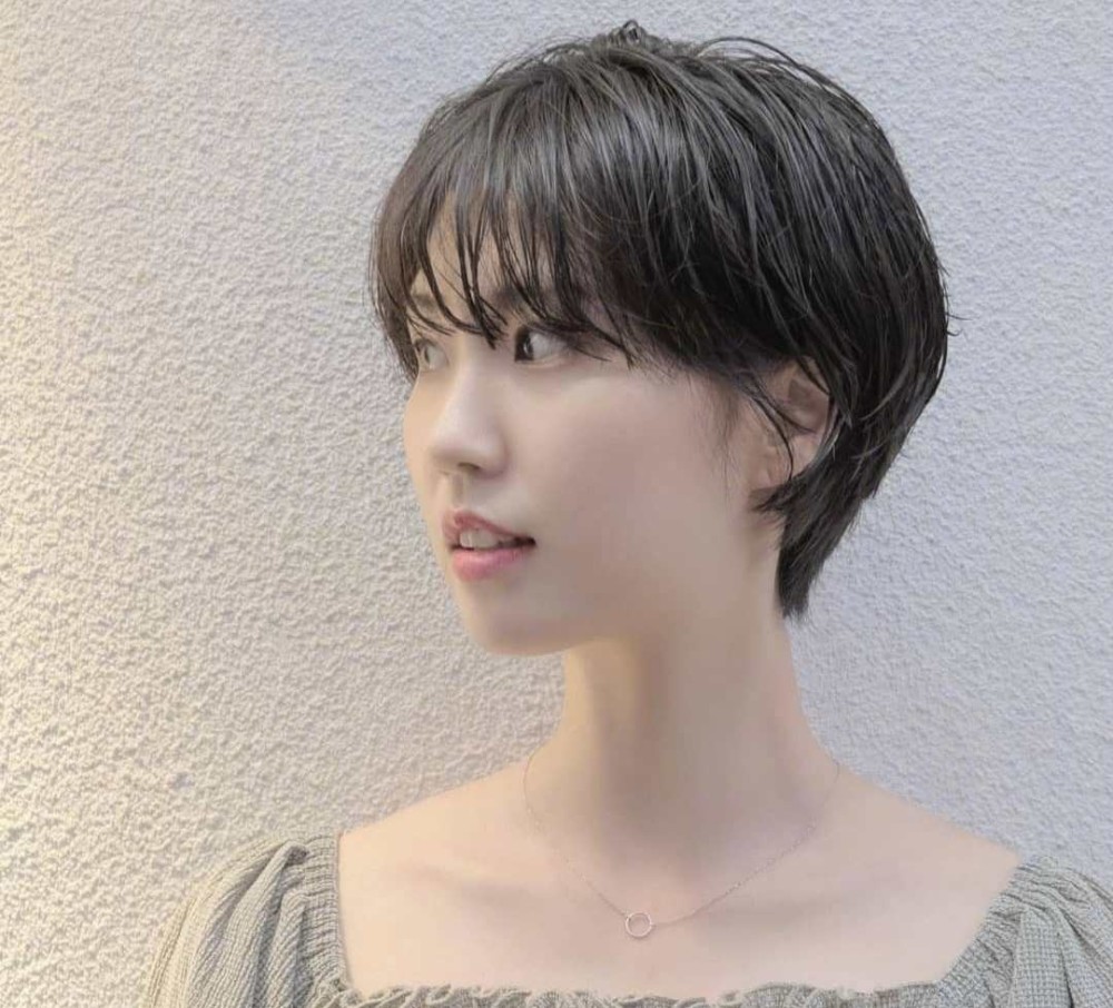 短发女生干净利落,气质超级a哦