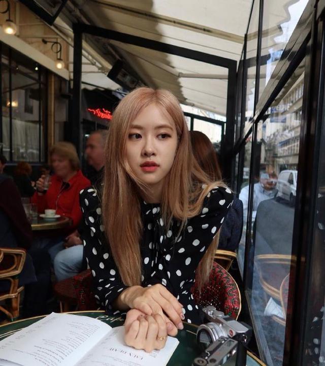 一个回眸令人沦陷 今日份的心动女孩朴彩英