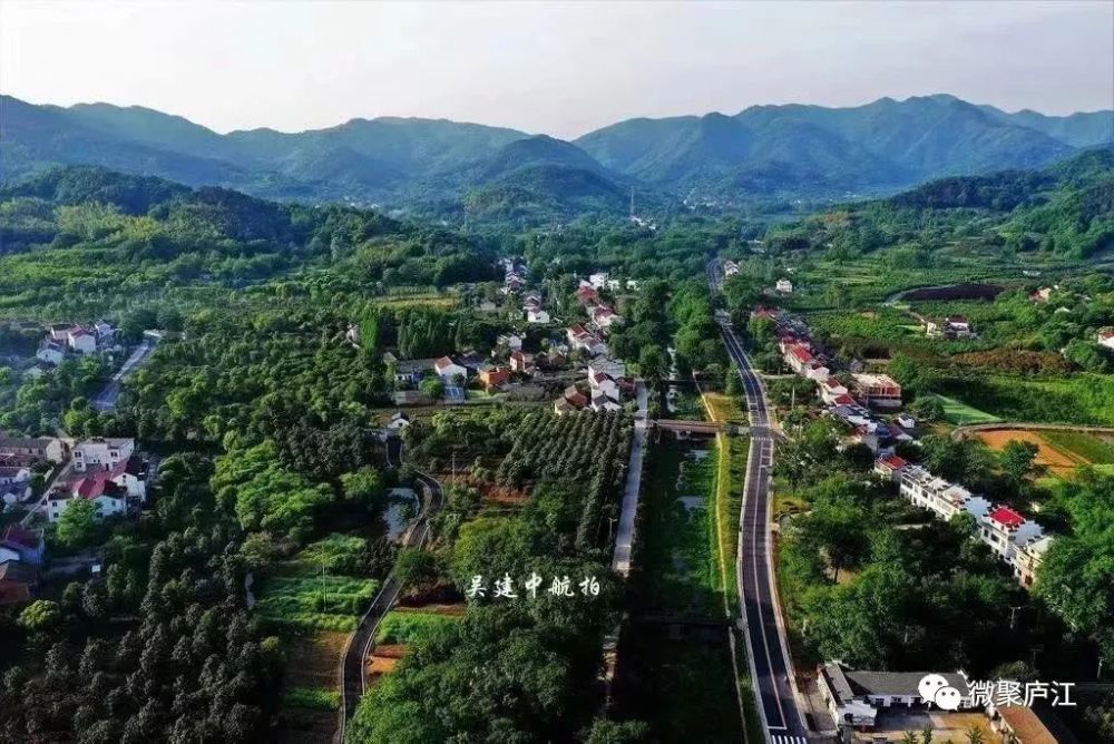 百花寨,马槽山区群峰之一,西接马槽,北与松元,金冲村毗邻.