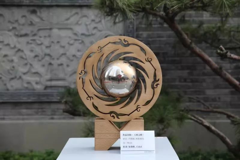 成都市庆祝中华人民共和国成立70周年雕塑作品展在金牛开幕