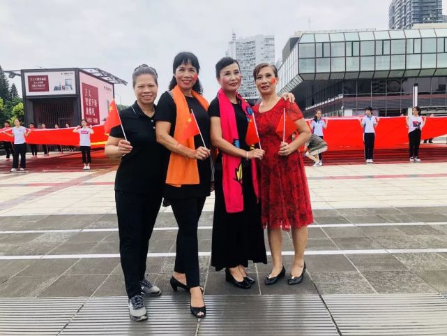 罗湖千人快闪视频震撼出炉!音乐一响就让人热