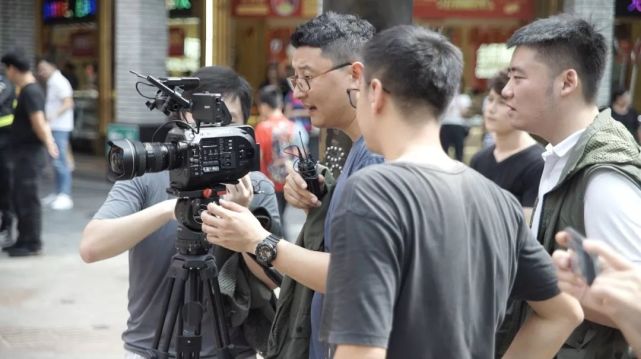 罗湖千人快闪视频震撼出炉!音乐一响就让人热