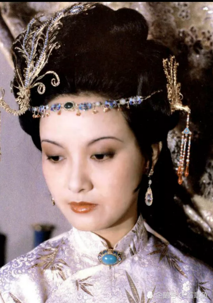 四个版本的《红楼梦》中,谁才是你心目中的王熙凤呢?