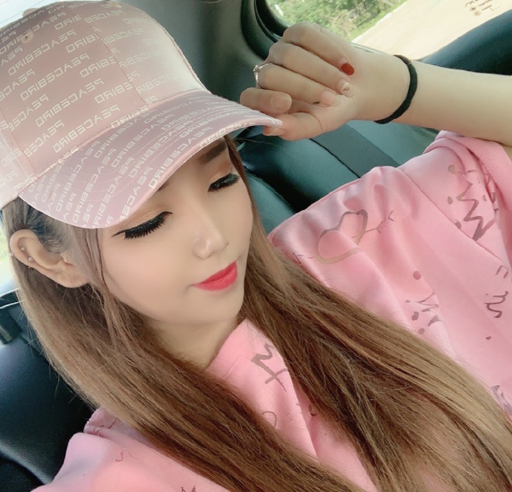 近日,快手女主播马诺(姚永纯女徒弟)在直播时爆料,小伊伊徒弟兮妹儿曾