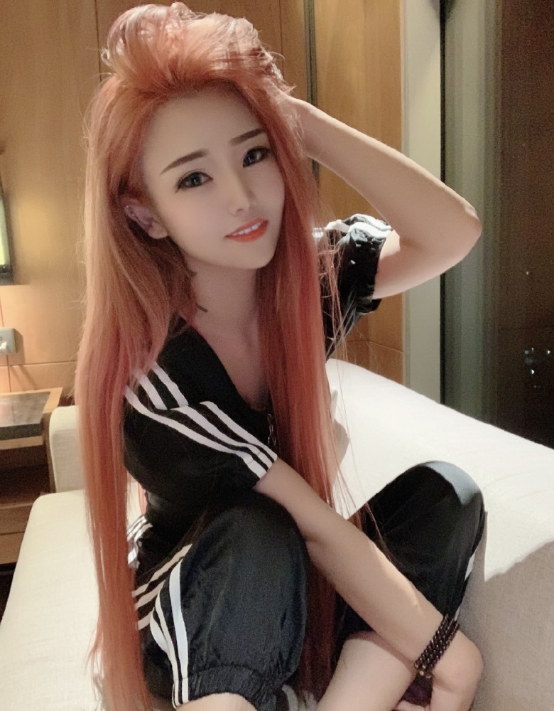 近日,快手女主播马诺(姚永纯女徒弟)在直播时爆料,小伊伊徒弟兮妹儿曾
