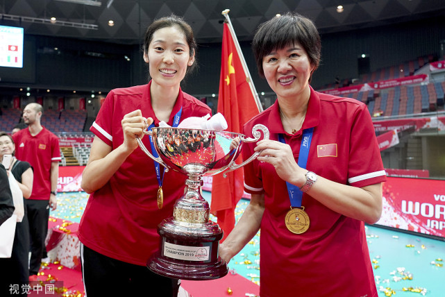 那些年郎平洒下的英雄泪 曾因卸任中国女排帅印梨花带雨