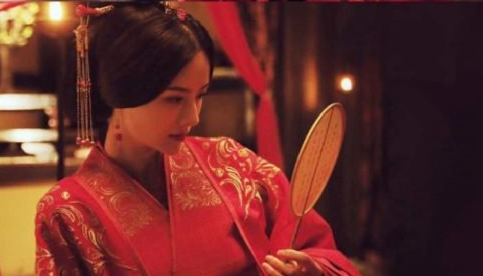 张芷溪美照,翩若惊鸿,一颦一笑尽显风情万种