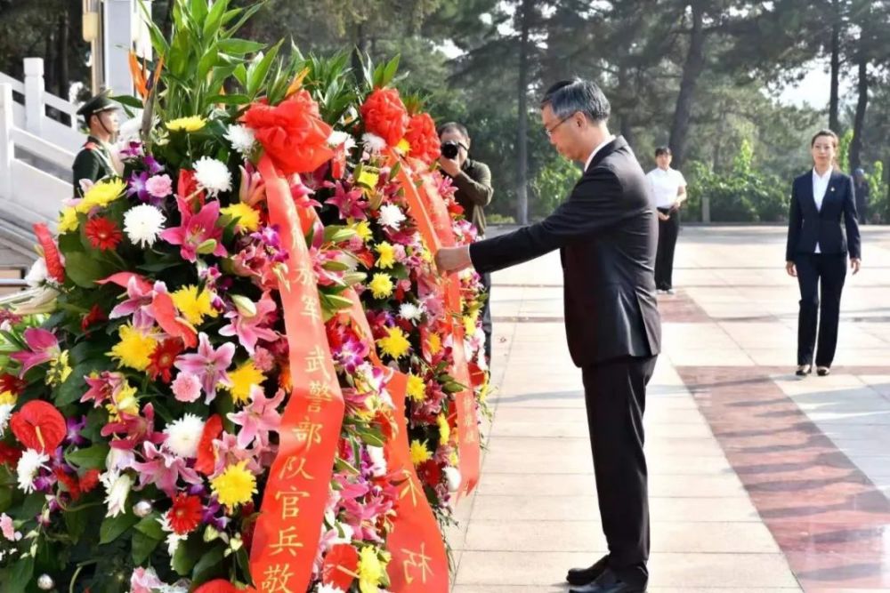 我市举行向烈士敬献花篮仪式
