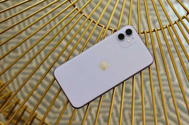 苹果火力全开,iphone11一夜变成"良心价",网友的评价