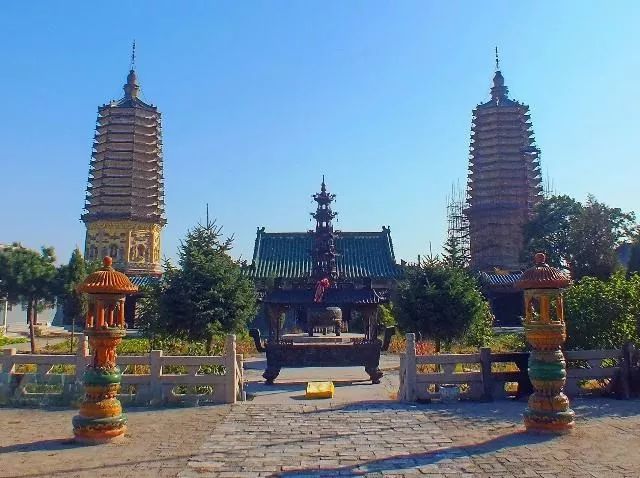 辽宁盘锦崇兴寺双塔