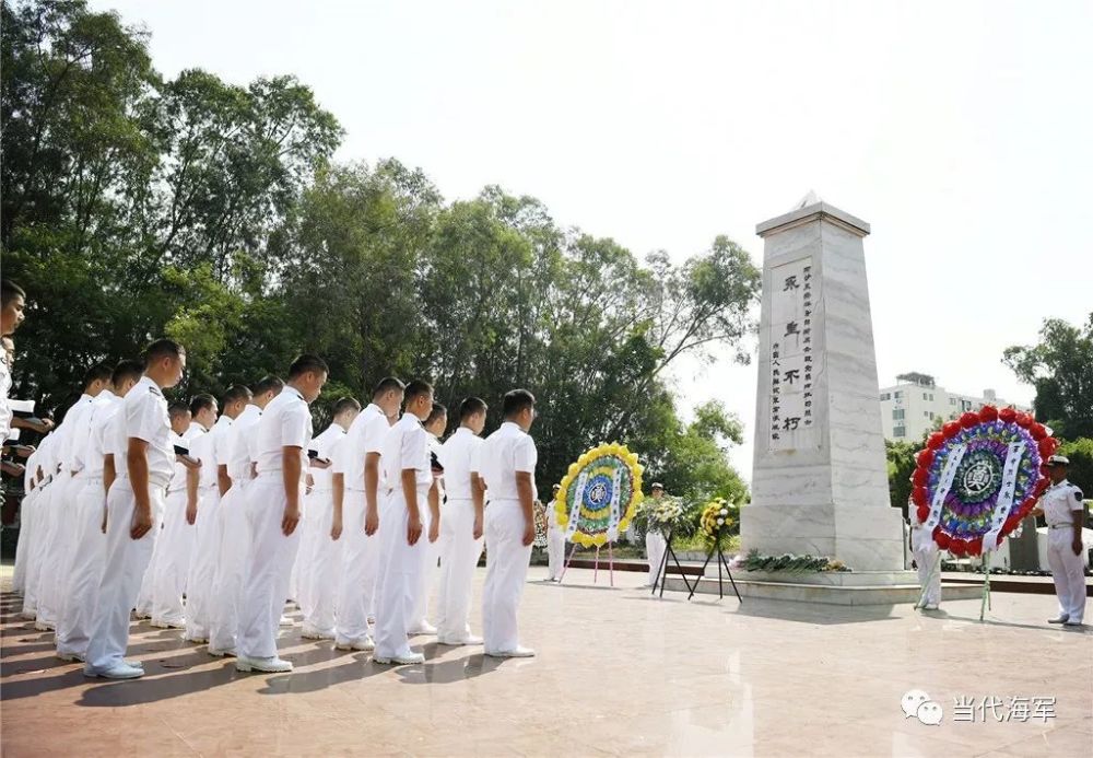 今天,人民海军向烈士致敬