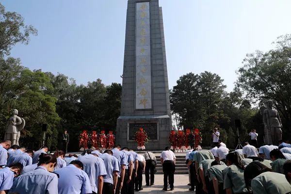 我市举行930烈士纪念日祭奠革命先烈活动