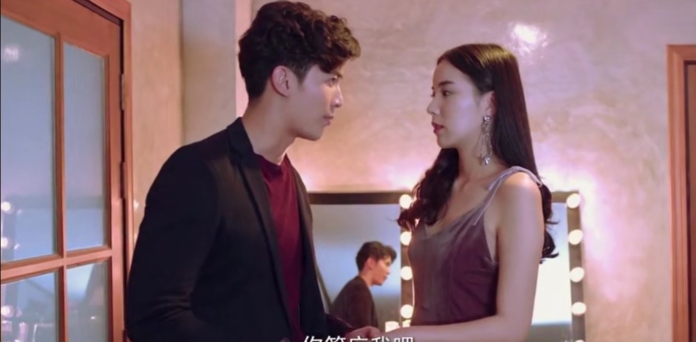 还有经典泰剧《爱妻》,这部剧有女神bella和三少jamesji搭档,不仅收获