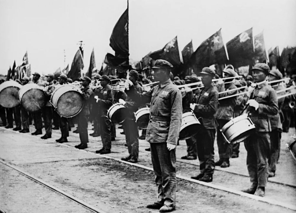 70年前的国庆阅兵现场,啥样?