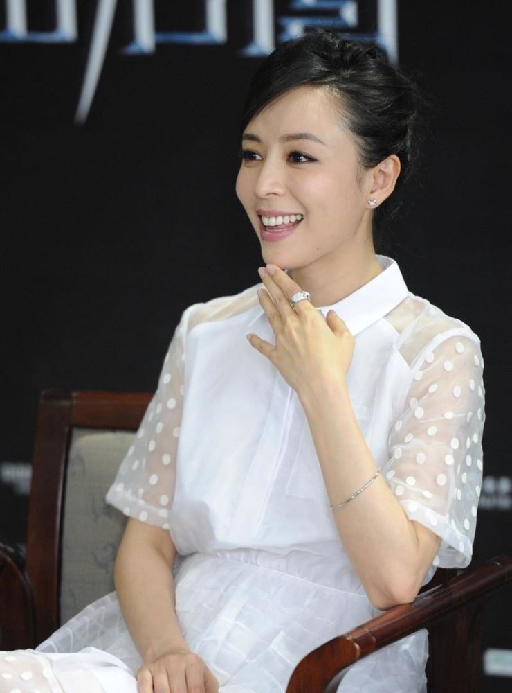 张静初甜美笑容 漂亮到没朋友,笑容功不可没!
