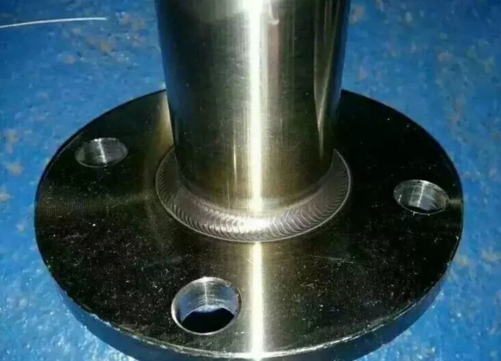 不锈钢与普通碳钢相比焊接时的焊接工艺以及对焊工的技术要求要严格
