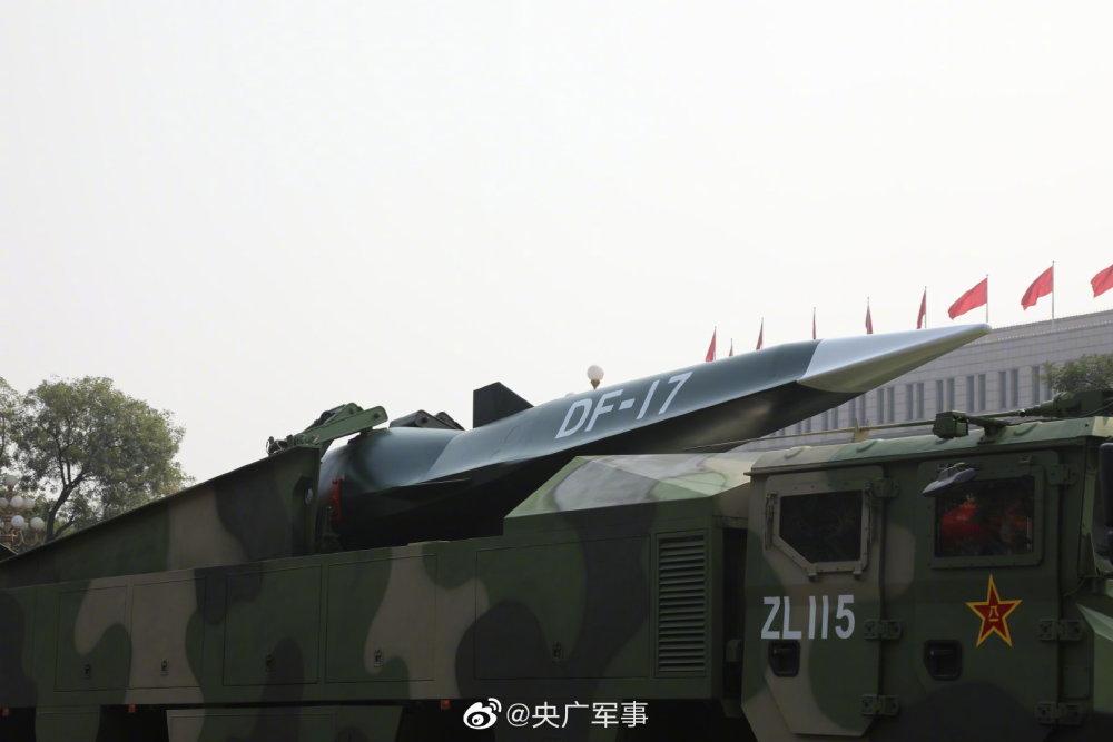 东风-17导弹首次亮相 弹头外形特殊 弹道诡异 专克反导系统