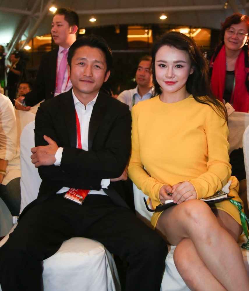 拳王邹市明的老婆冉莹颖,好的身材是穿出来的,胖人的典范