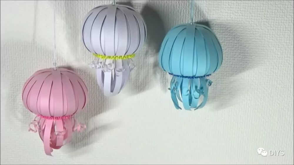 如何把纸剪成可爱的水母,按照步骤学习,很快就能学会!