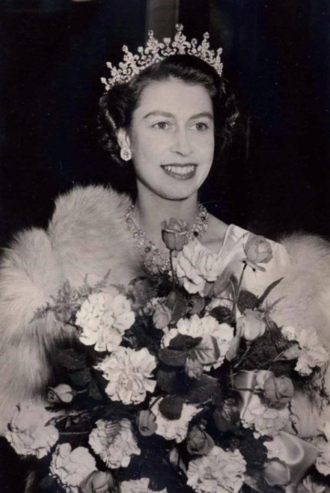 年轻时候的英国女王有多美,气质绝佳贵族优雅