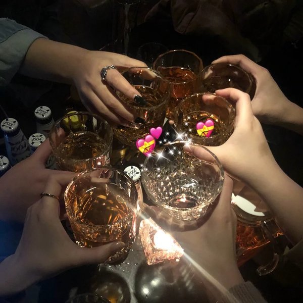 "看得太透彻"的空间说说,一杯酒能解决的事,就不要在浪费眼泪