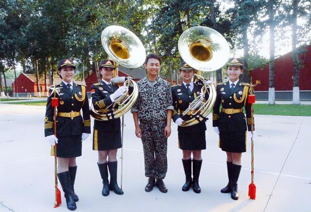 好看的都上交给国家:阅兵最美女兵高远像刘涛,这位兵