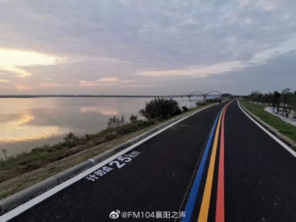 10月1号下午5点左右,市民宋俊和往常一样,来到襄城滨江大道堤顶道路