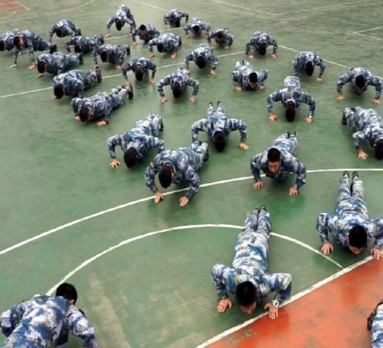 男生做"俯卧撑"多少才合格?看到这个数,大多数男生不