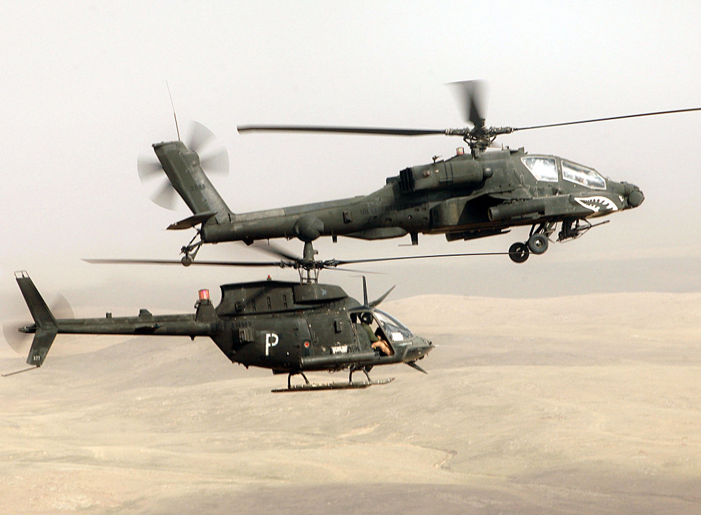 美国陆军阵中,带有标志性桅顶观瞄系统的oh-58d"基奥瓦"武装侦察直升