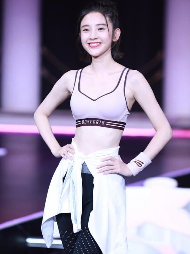 被爱情滋润过的女人!唐艺昕婚后马甲线太性感,小蛮腰a爆全场