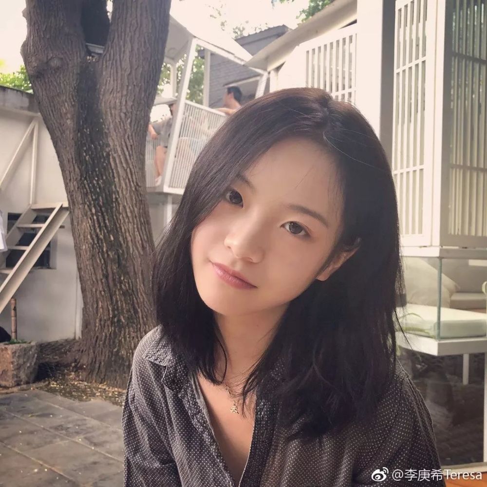 被誉为徐静蕾接班人的李庚希,凭啥成为最强00后小花火遍全网?