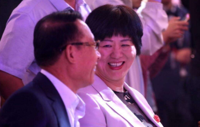 揭秘郎平与王育成!这几件事让郎平21年后再婚,找到完美归宿