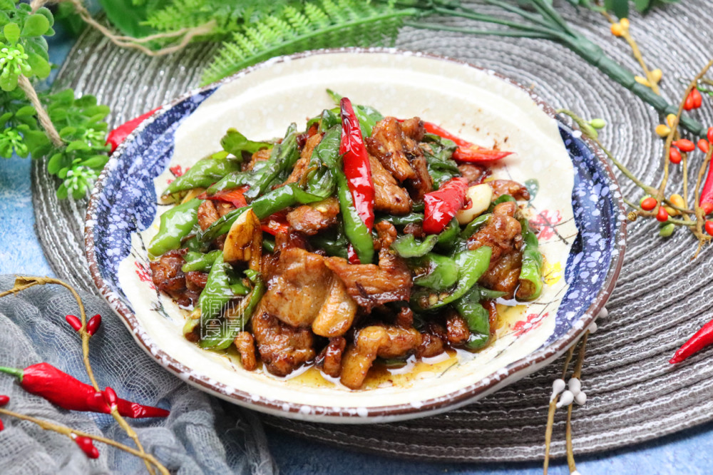 一斤五花肉,一碗调味料酱汁,零失败湖南小炒肉做法,味道胜饭馆