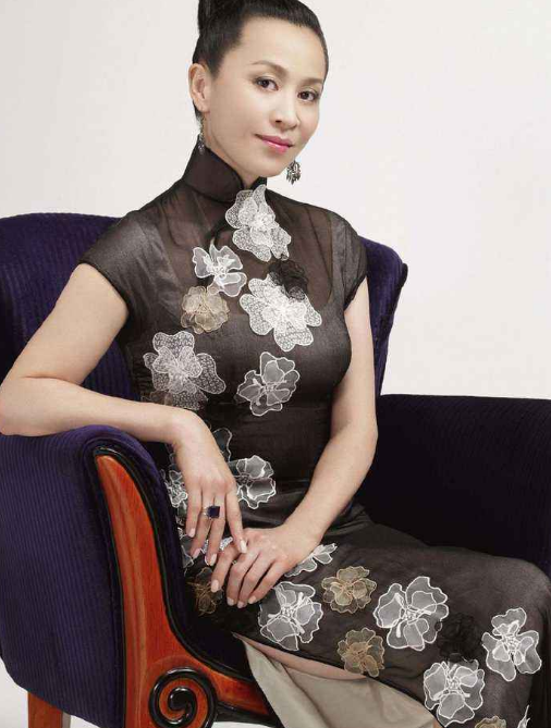 张曼玉在《花样年华》旗袍造型深入人心,有一种东方的