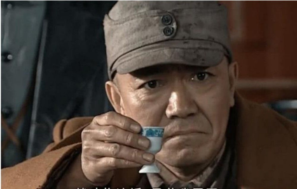 亮剑中唯一喝真酒的戏,楚云飞一语道破当年,大开眼界!